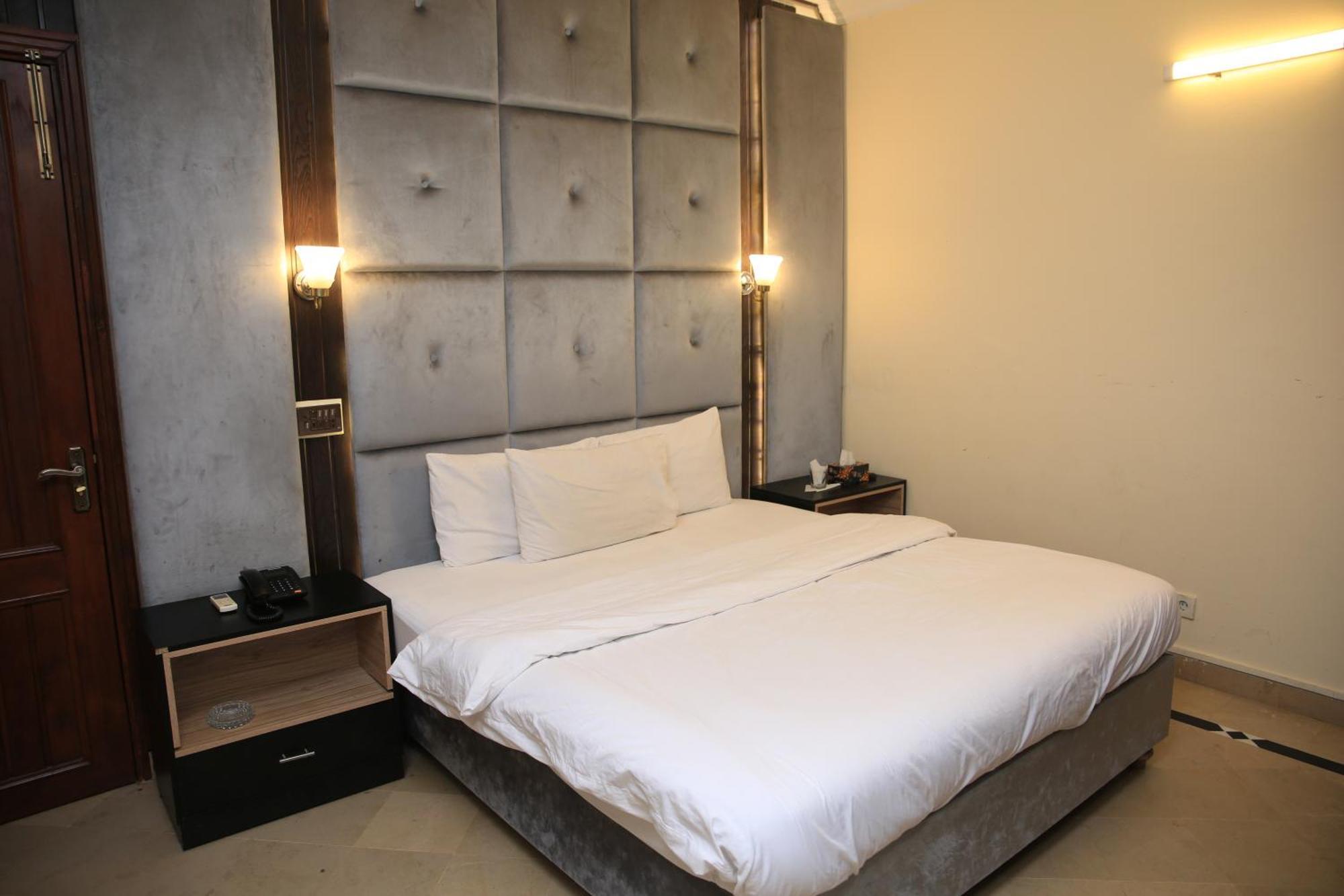 Orbit Residency F-7 Hotell Islamabad Exteriör bild